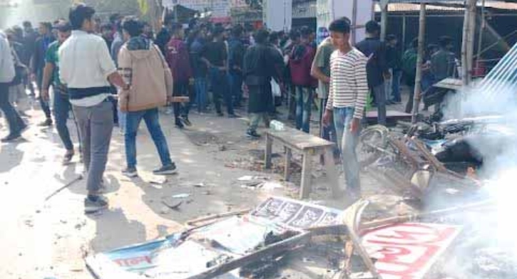 ‘মার্চ ফর ইউনিটি’র গাড়িবহরে হামলা, রণক্ষেত্র মোল্লাহাট 